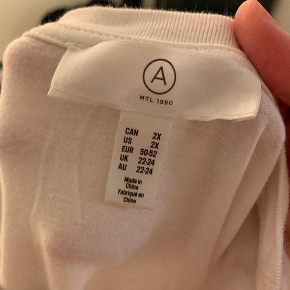 T-shirt - barely used - Picture 3 of 3